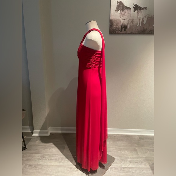 Elegant red evening dress - Picture 2 of 4